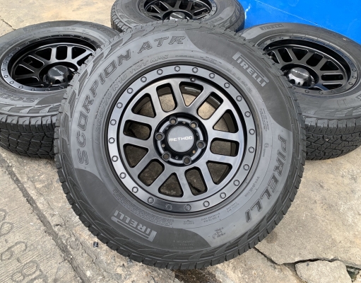 ล้อแม็ก 6รู139 METHOO ขอบ 16 พร้อมยาง 265-70-16 Pirelli ปี 17 ล้อสวย ดอกยางหนา