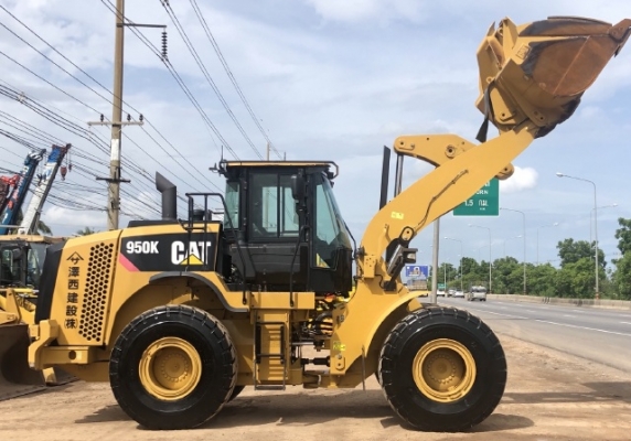 ขายรถตักล้อยาง CAT 950K ปี 2014 นำเข้าเองจากญี่ปุ่น สภาพพร้อมใช้ มีVDOการทำงานครับ