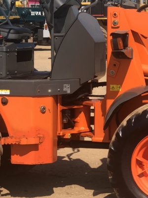 ขายรถตักล้อยาง HITACHI ZW50 ปี 2012 (3,XXX ชั่วโมง) นำเข้าเองจากญี่ปุ่น สภาพสวยพร้อมใช้งาน มีVDOการทำงานครับ