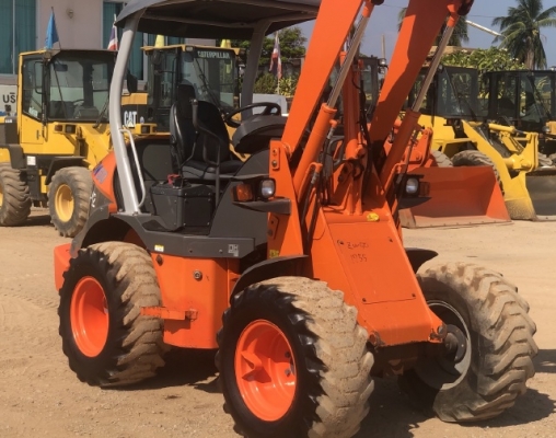 ขายรถตักล้อยาง HITACHI ZW50 ปี 2012 (3,XXX ชั่วโมง) นำเข้าเองจากญี่ปุ่น สภาพสวยพร้อมใช้งาน มีVDOการทำงานครับ