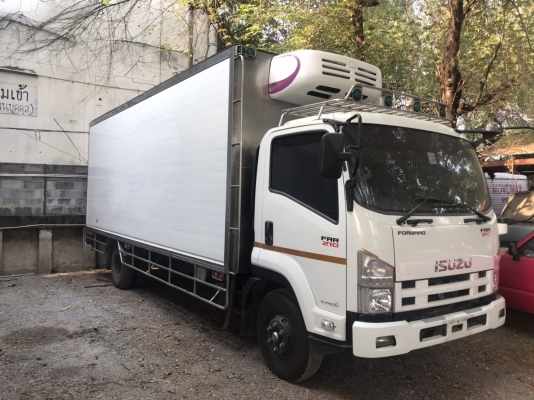 ขายรถ6ล้อตู้เย็นFRR 210แรงม้าสนใจติดต่อ081-6577048คุณชาญชัย