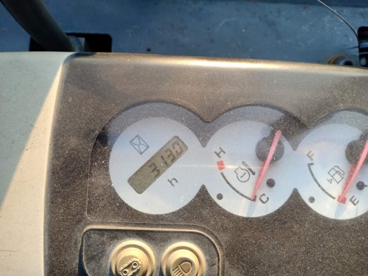 ขายKOMATSU PC30MR-2. เก่านอกแท้  เดิมๆๆ  เครื่องปั๊มแห้ง  สวย ใช้งานมาน้อย โทร 089-3818694 จ๊อย