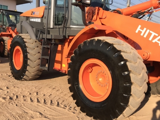 ขายรถตักล้อยาง HITACHI ZW180 ปี 2013 แขนยาวพิเศษ นำเข้าจากญี่ปุ่น สภาพสวยพร้อมใช้