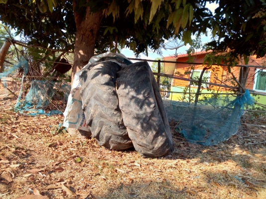 ขายยางรถไถฟอร์ด  18.4-30  ราคาคู่ละ  4,000