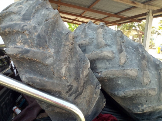 ขายยางรถไถฟอร์ด  18.4-30  ราคาคู่ละ  4,000