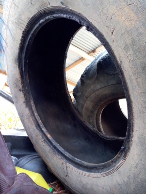 ขายยางรถไถฟอร์ด  18.4-30  ราคาคู่ละ  4,000