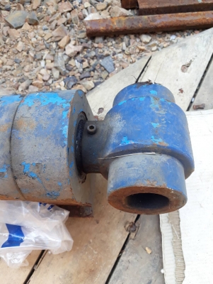 ขายกระบอกยกหาง(รถบรรทุกแบคโฮ) ขนาดแกน 50 มม.ยาว115 ซม. กระบอกโต100 มม.ราคา 6,000.- บาท