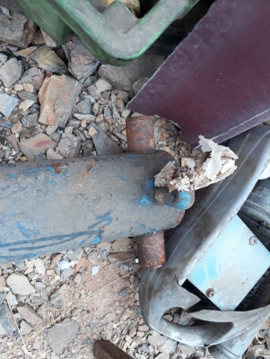 ขายกระบอกยกหาง(รถบรรทุกแบคโฮ) ขนาดแกน 50 มม.ยาว115 ซม. กระบอกโต100 มม.ราคา 6,000.- บาท