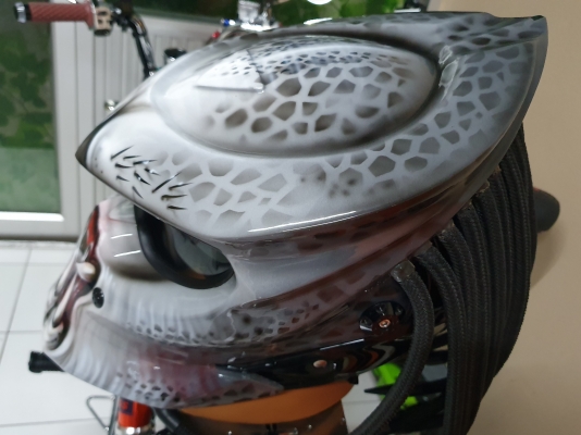 หมวกกันน็อกพรีเดเตอร์