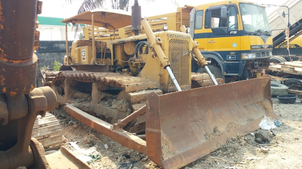 ขาย 275,000 รถแทร็กเตอร์ CAT D5D ฮ๊าฟยาวตีนเป็ด เครื่องดี เกียร์ตัดแรง ระบบเฟืองขับฮ๊าฟสมบูรณ์ เลี้ยวดี รถสวยพร้อมใช้งาน รถอยู่ มีนบุรี 090-772-3710 090-772-3708