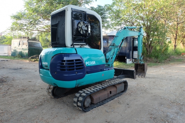 รถขุด komatsu pc35r-8 นำเข้าญี่ไม่เคยใช้ในไทย โทร 086-1602189
