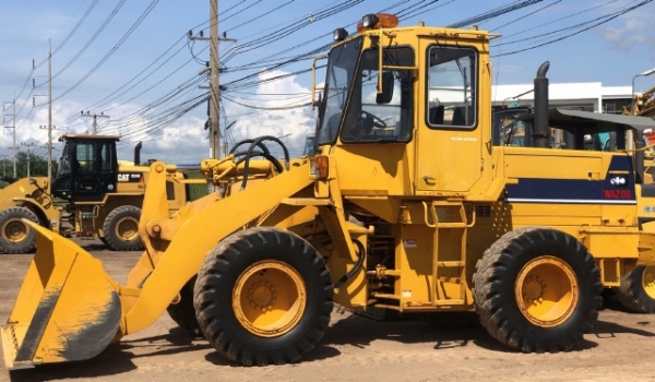 ขายรถตักล้อยาง KOMATSU WA200-1 นำเข้าเองจากญี่ปุ่น สภาพสวยพร้อมใช้ มีVDOการทำงานครับ