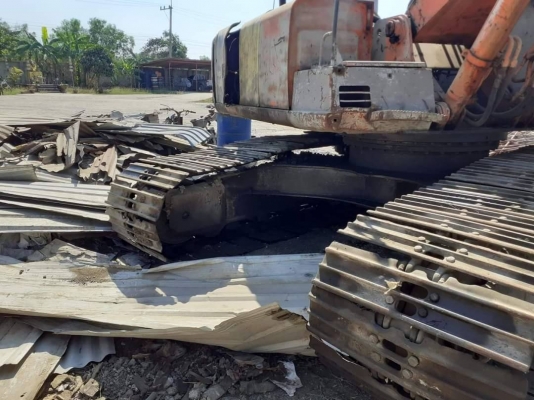 ขาย 495,000 HITACHI EX 200-2 รถแบคโฮติดแม่เหล็กดูดเหล็ก เครื่องดี ปั้มแรง เอวแน่น แม่เหล็กดูดแรง ช่วงล่างเต็ม รถพร้อมใช้งาน เอกสารซื้อขาย รถอยู่ กทม. 090-772-3710 090-772-3708