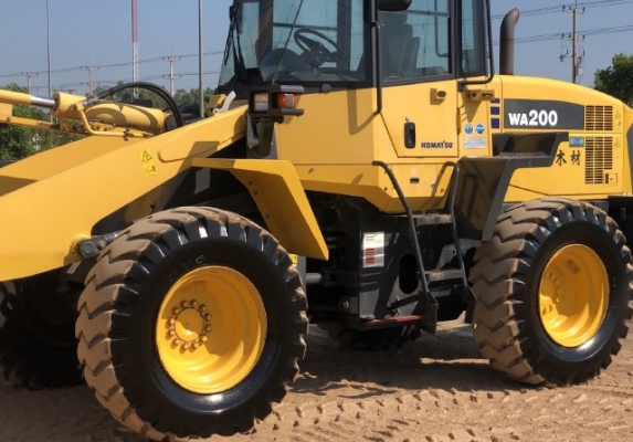 ขายรถตักล้อยาง KOMATSU WA200-6 ปี 2010 รถนอกนำเข้าจากญี่ปุ่น สภาพสวยพร้อมใช้ มีVDOการทำงานครับ