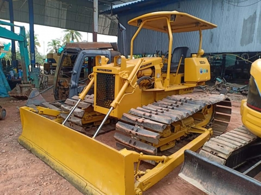 ขายMITSUBISHI. BD2F. เก่านอกแท้  สภาพสวย  แทรคใหญ่  พร้อมใช้  โทร 089-3818694จ๊อย