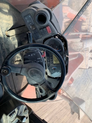 ขาย 1,180,000 บาท  รถตัก HITACHAI  ZW 220 ปี 57  3x,xxx ชม เครื่องดี ปั้มแรง เกียร์สมบูรณ์ ไฟฟ้าครบ ระบบพร้อมใช้งาน. เอกสารเล่มทะเบียน.   รถอยู่ สระบุรี โทร 0626426323