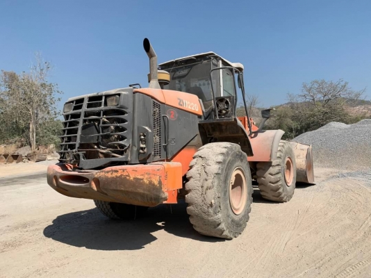 ขาย 1,180,000 บาท  รถตัก HITACHAI  ZW 220 ปี 57  3x,xxx ชม เครื่องดี ปั้มแรง เกียร์สมบูรณ์ ไฟฟ้าครบ ระบบพร้อมใช้งาน. เอกสารเล่มทะเบียน.   รถอยู่ สระบุรี โทร 0626426323