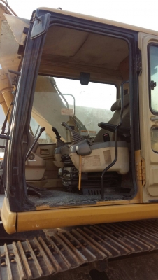 รถขุดขนาดกลาง 15 ตัน