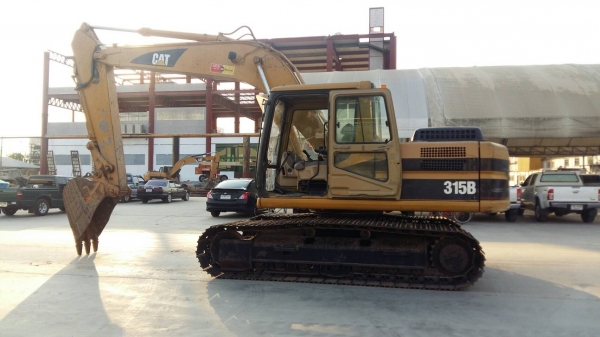 รถขุดขนาดกลาง 15 ตัน