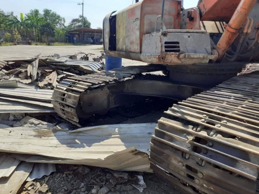 HITACHI EX 200-2 รถแบคโฮติดแม่เหล็กดูดเหล็ก เครื่องดี ปั้มแรง เอวแน่น แม่เหล็กดูดแรง ช่วงล่างเต็ม รถพร้อมใช้งาน เอกสารซื้อขาย ขาย 495,000  รถอยู่ กทม. 064-191-1112