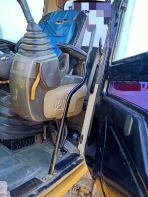 ขาย CAT 315 D JAPAN เล่มทะเบียน ไฟฟ้าครบ เครื่องดี ปั้มแรง เอวแน่น ช่วงล่างโซ่ใหม่ แอร์หนาว รถสวยพร้อมใช้งาน เอกสารพร้อมโอน ราคา  950,000 บาท รถอยู่ นครสวรรค์ 064-191-1112