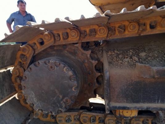 ขาย CAT 315 D JAPAN เล่มทะเบียน ไฟฟ้าครบ เครื่องดี ปั้มแรง เอวแน่น ช่วงล่างโซ่ใหม่ แอร์หนาว รถสวยพร้อมใช้งาน เอกสารพร้อมโอน ราคา  950,000 บาท รถอยู่ นครสวรรค์ 064-191-1112