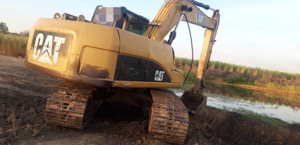 ขาย CAT 315 D JAPAN เล่มทะเบียน ไฟฟ้าครบ เครื่องดี ปั้มแรง เอวแน่น ช่วงล่างโซ่ใหม่ แอร์หนาว รถสวยพร้อมใช้งาน เอกสารพร้อมโอน ราคา  950,000 บาท รถอยู่ นครสวรรค์ 064-191-1112