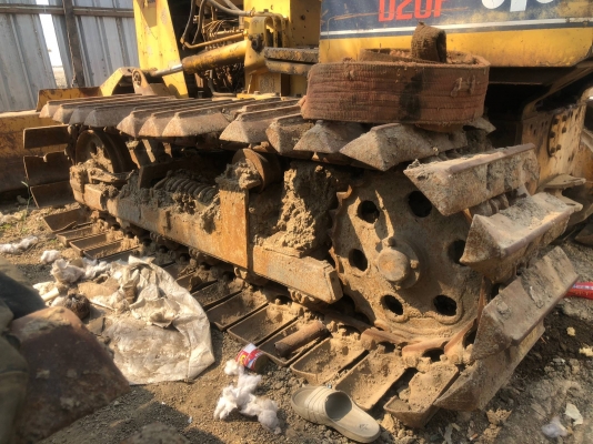 KOMATSU D 20-6 เครื่องดี เกียร์แรง ปั๊มยกแรง โซ่น่า ระบบเลี้ยวดี รถพร้อมใช้   เอกสารสัญญาซื้อขาย รถอยู่ มีนบุรี ขาย 175,000บาท  064-191-1112