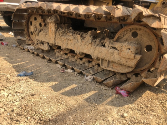 KOMATSU D 20-6 เครื่องดี เกียร์แรง ปั๊มยกแรง โซ่น่า ระบบเลี้ยวดี รถพร้อมใช้   เอกสารสัญญาซื้อขาย รถอยู่ มีนบุรี ขาย 175,000บาท  064-191-1112