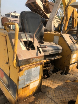 KOMATSU D 20-6 เครื่องดี เกียร์แรง ปั๊มยกแรง โซ่น่า ระบบเลี้ยวดี รถพร้อมใช้   เอกสารสัญญาซื้อขาย รถอยู่ มีนบุรี ขาย 175,000บาท  064-191-1112