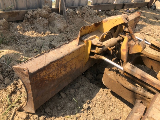 KOMATSU D 20-6 เครื่องดี เกียร์แรง ปั๊มยกแรง โซ่น่า ระบบเลี้ยวดี รถพร้อมใช้   เอกสารสัญญาซื้อขาย รถอยู่ มีนบุรี ขาย 175,000บาท  064-191-1112