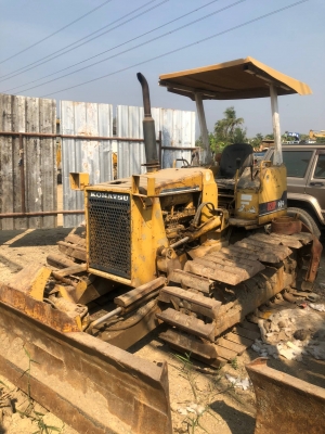 KOMATSU D 20-6 เครื่องดี เกียร์แรง ปั๊มยกแรง โซ่น่า ระบบเลี้ยวดี รถพร้อมใช้   เอกสารสัญญาซื้อขาย รถอยู่ มีนบุรี ขาย 175,000บาท  064-191-1112