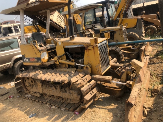 KOMATSU D 20-6 เครื่องดี เกียร์แรง ปั๊มยกแรง โซ่น่า ระบบเลี้ยวดี รถพร้อมใช้   เอกสารสัญญาซื้อขาย รถอยู่ มีนบุรี ขาย 175,000บาท  064-191-1112