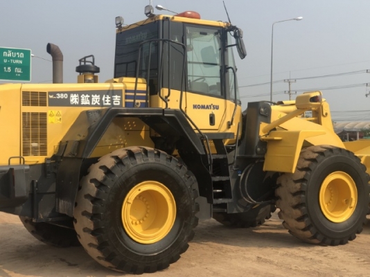 ขายรถตักล้อยาง KOMATSU WA380-6 ปี 2012 รถนอกนำเข้าเองจากญี่ปุ่น สภาพสวยพร้อมใช้ มีVDOการทำงานครับ