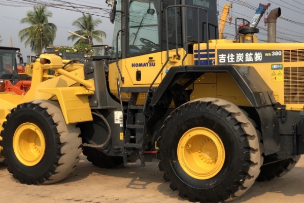 ขายรถตักล้อยาง KOMATSU WA380-6 ปี 2012 รถนอกนำเข้าเองจากญี่ปุ่น สภาพสวยพร้อมใช้ มีVDOการทำงานครับ