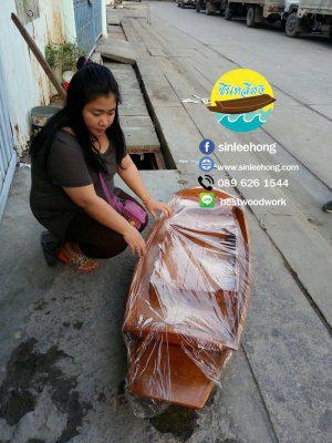 เรือไม้ 150 ซม พร้อมไม้พาย ขาตั้งเรือ สูตรก๋วยเตี๋ยวเรือ และป้ายไม้มงคล (ส่งทั่วประเทศ) เรือไม้ 150 ซม พร้อมไม้พาย ขาตั้งเรือ สูตรก๋วยเตี๋ยวเรือ และป้ายไม้มงคล (ส่งทั่วประเทศ)