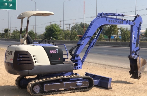 ขายรถขุด MITSUBISHI MM30T (1XXX ชั่วโมง) นำเข้าเองจากญี่ปุ่น สภาพสวยพร้อมใช้ มีVDOการทำงานครับ