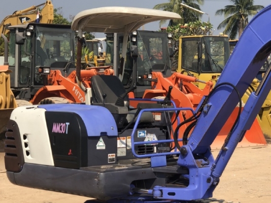 ขายรถขุด MITSUBISHI MM30T (1XXX ชั่วโมง) นำเข้าเองจากญี่ปุ่น สภาพสวยพร้อมใช้ มีVDOการทำงานครับ