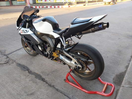 ขาย HONDA CBR1000RR ปี2006 แต่งสวย เครื่องดี พร้อมของแต่งหลายรายการ อินวอยส์ สรรพสามิตร ราคา 115000 