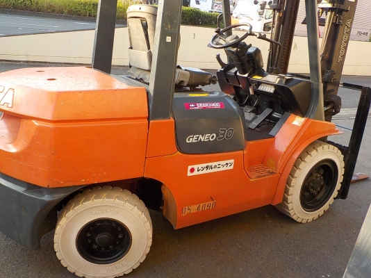 รถ FOLKLIFT : TOYOTA 2-7FD30