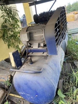 ขาย 45,000 ปั้มลมใหญ่ พร้อมใช้ราคาถูก สนใจปั้มลมอยู่ ปทุมธานี สามโคก 064-191-1112