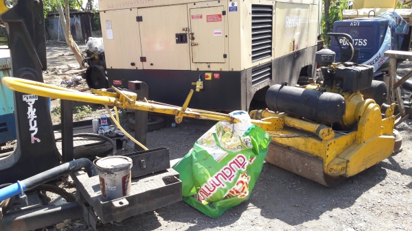 ขายรถบด BOMAG รุ่นBW75S มือสองญี่ปุ่น ขนาดใหญ่ 1 ตัน บดอัดสั่นสเทือนได้ เครื่องดีเซล1สูบ สภาพดีพร้อมใช้งาน 78000 โทร 084-5424150