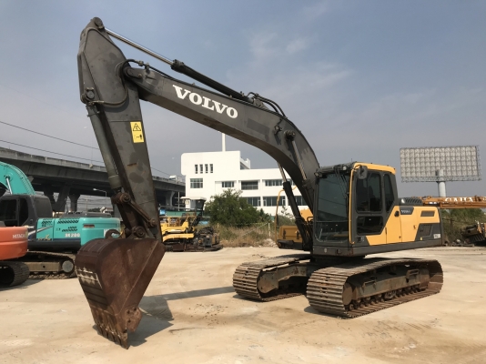 ขายแบคโฮ VOLVO EC210D รถในไทย ปี 2015 พร้อมไฟแนนซ์ สนใจติดต่อ ผึ้ง 095-0563605