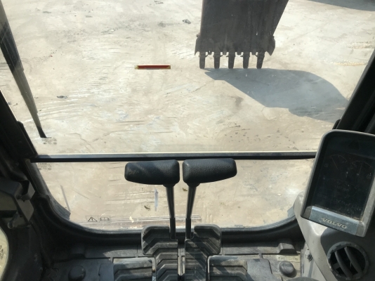 ขายแบคโฮ VOLVO EC210D รถในไทย ปี 2015 พร้อมไฟแนนซ์ สนใจติดต่อ ผึ้ง 095-0563605