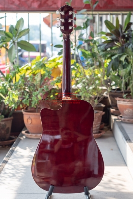 กีต้าร์โปร่งคาราบาว รุ่น GW308C-N-1 คอเว้า สีไม้ ตระกูลเวลคัมทูไทยแลนด์ มือสอง สภาพใหม่