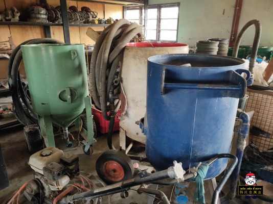 ถังพ่นทรายอุตสาหกรรม ระบบ Pressure มี 3 ใบ อุปกรณ์ครบ (พร้อมใช้งาน)