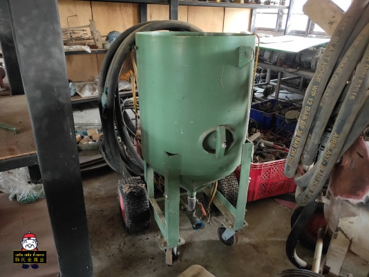 ถังพ่นทรายอุตสาหกรรม ระบบ Pressure มี 3 ใบ อุปกรณ์ครบ (พร้อมใช้งาน) ถังพ่นทรายอุตสาหกรรม ระบบ Pressure มี 3 ใบ อุปกรณ์ครบ (พร้อมใช้งาน)