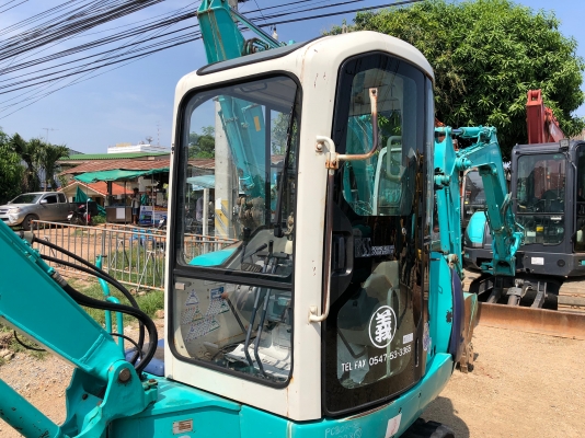 ขายรถขุด รถแมคโค Komatsu PC30R-8 ตู้เก๋ง รถสวยพร้อมใช้งาน นำเข้าเองจากญี่ปุ่น โทร 081-8581834