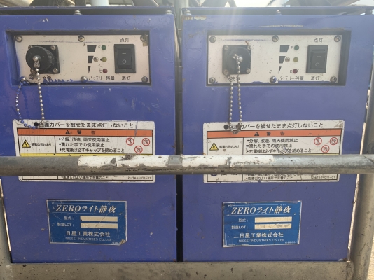 ขายไฟสนามใช้แบตเตอรี่2ใบนานุุ60 ช ม