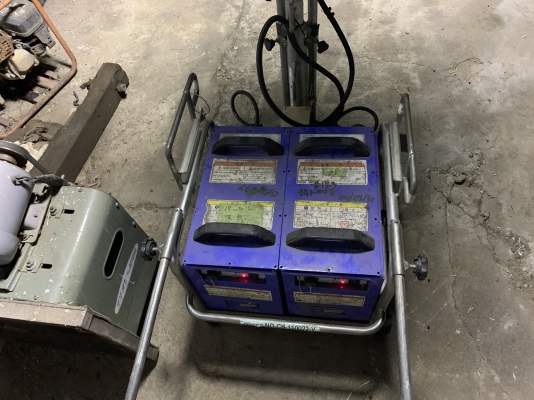 ขายไฟสนามใช้แบตเตอรี่2ใบนานุุ60 ช ม